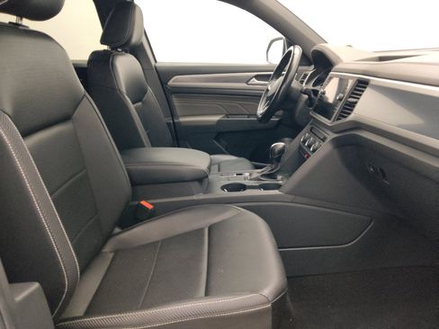Used 2021 Volkswagen Atlas Cross Sport SE w/ Panoramic Sunroof Package FWD image 21