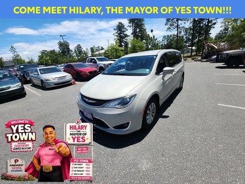 Used 2019 Chrysler Pacifica Touring Plus w/ Advanced Safetytec Group FWD image 5