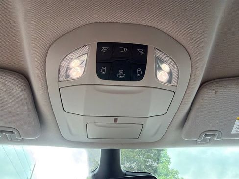 Used 2023 Chrysler Pacifica Touring-L FWD image 37