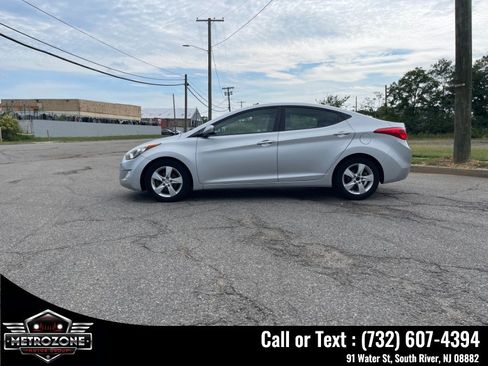 Used 2013 Hyundai Elantra GLS w/ Preferred Pkg FWD image 3