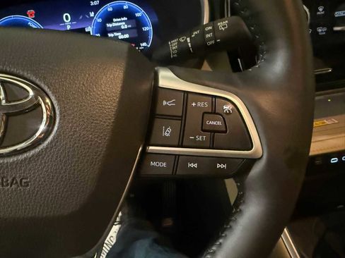 Used 2024 Toyota Highlander Limited image 31