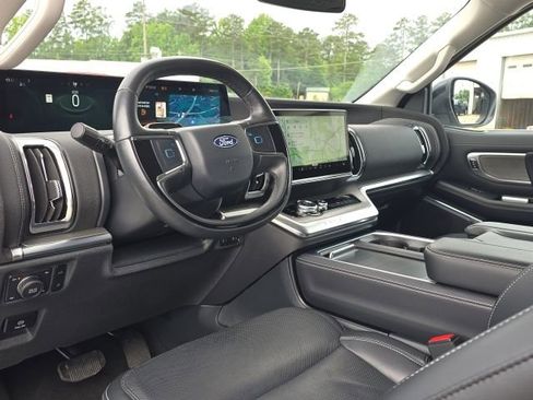 Used 2025 Ford Expedition Platinum AWD/4WD image 27