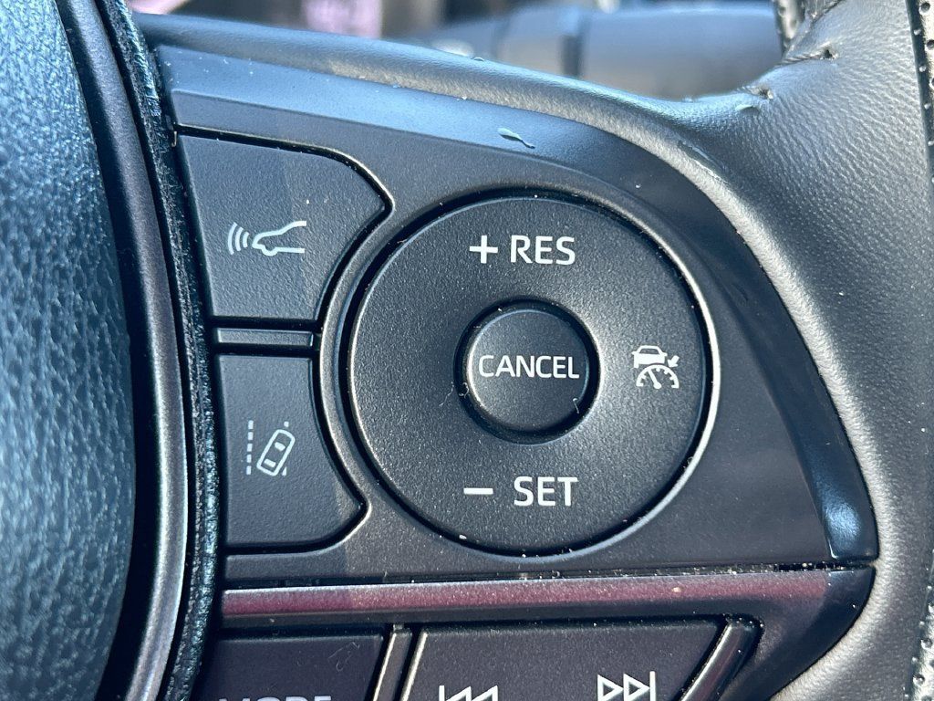 Used 2023 Toyota Camry SE FWD image 18