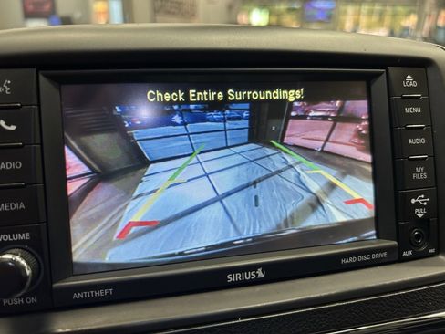 Used 2015 Chrysler Town & Country Touring image 17