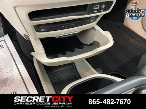 Used 2017 Chrysler Pacifica Touring-L Plus w/ Tire & Wheel Group FWD image 25