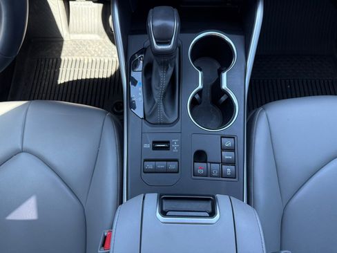 Used 2024 Toyota Highlander XLE image 29