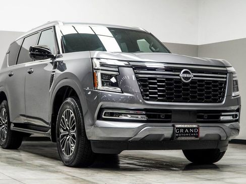 Used 2025 Nissan Armada Platinum image 4