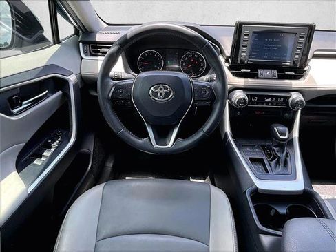 Used 2020 Toyota RAV4 XLE Premium FWD image 7