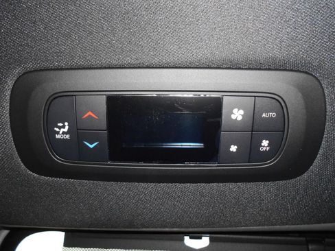 New 2026 Chrysler Pacifica Select image 15