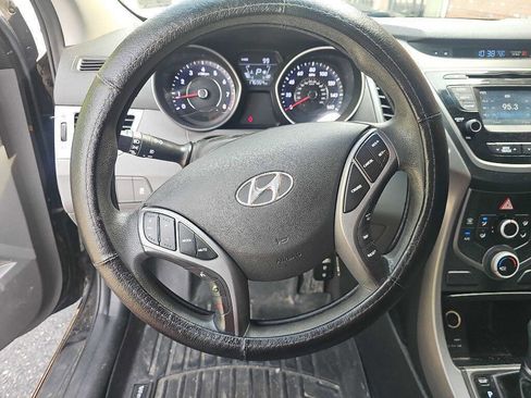 Used 2015 Hyundai Elantra SE w/ Option Group 02 FWD image 13