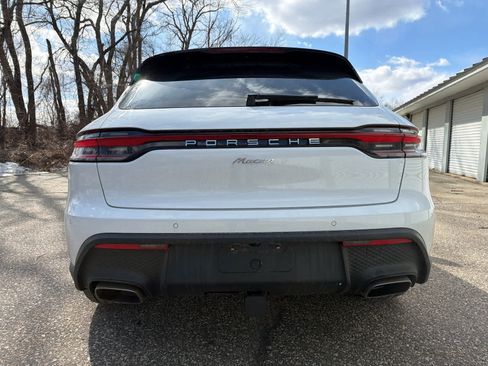 Certified 2025 Porsche Macan image 5