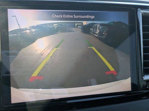 Certified 2025 Chrysler Pacifica Select image 18