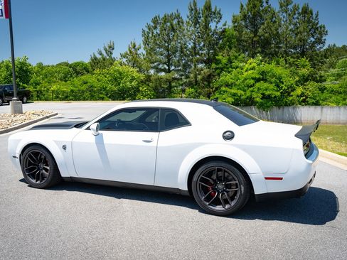Used 2019 Dodge Challenger SRT Hellcat RWD image 16
