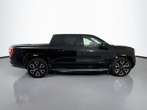 Used 2025 GMC Sierra EV Denali AWD/4WD image 9