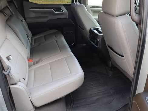 Used 2023 GMC Sierra 1500 SLT AWD/4WD image 18