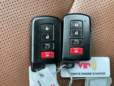 Used 2018 Toyota Highlander Limited Platinum image 21