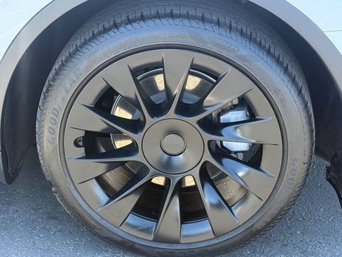 Used 2021 Tesla Model Y Long Range AWD/4WD image 19