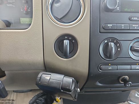 Used 2004 Ford F150 Lariat image 15