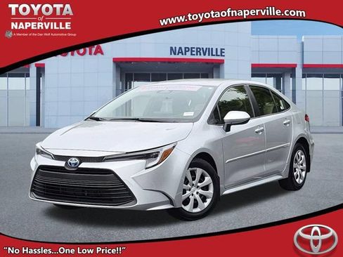 Used 2025 Toyota Corolla LE FWD image 1