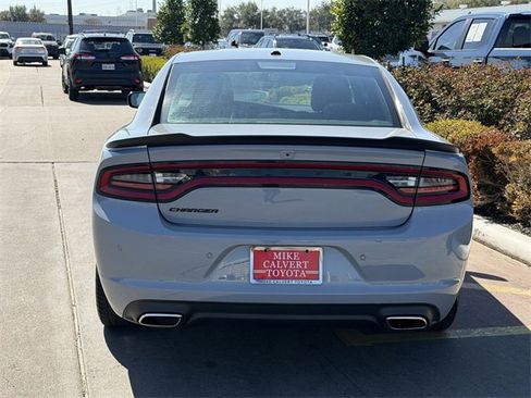 Used 2021 Dodge Charger SXT w/ Blacktop Package image 6