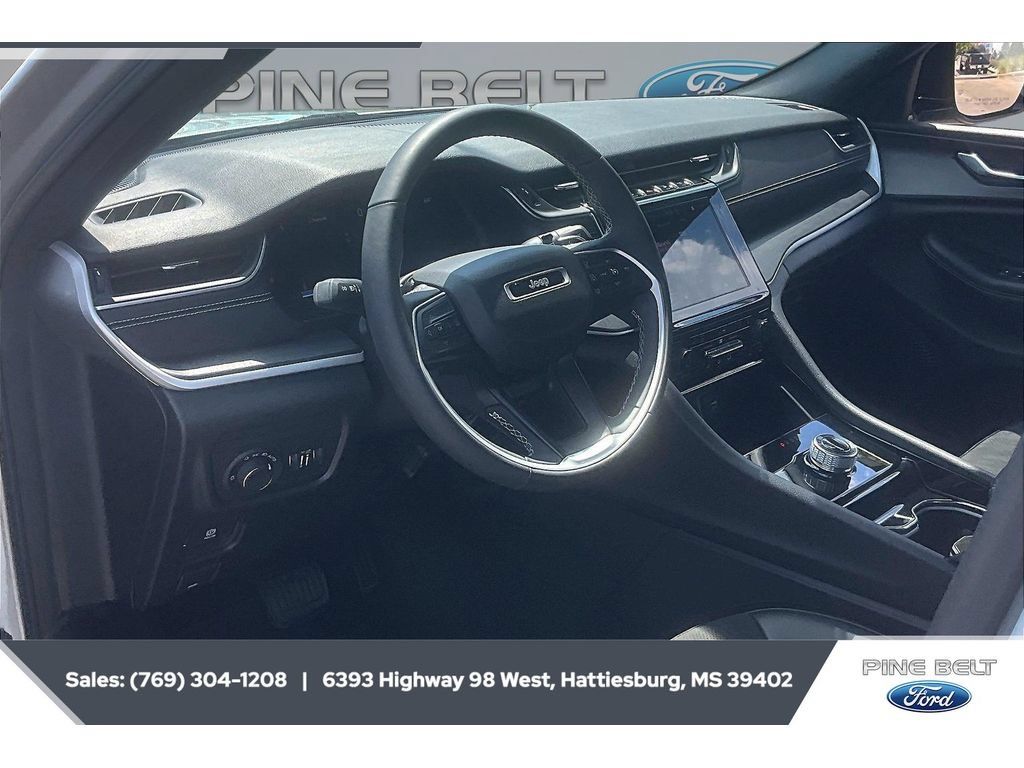 Used 2023 Jeep Grand Cherokee Altitude AWD/4WD image 12