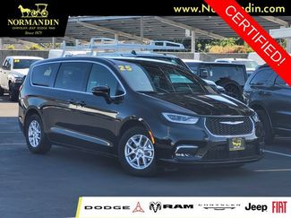 Certified 2025 Chrysler Pacifica Select FWD video 1