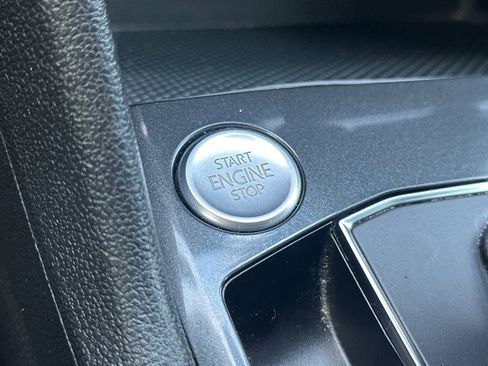 Used 2018 Volkswagen Tiguan SE w/ 18" Alloy Wheels Package image 34