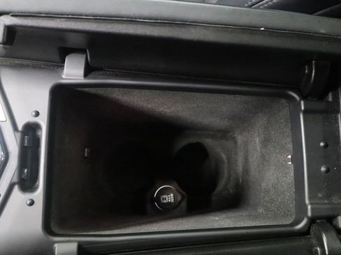 Used 2017 Maserati Levante S image 32