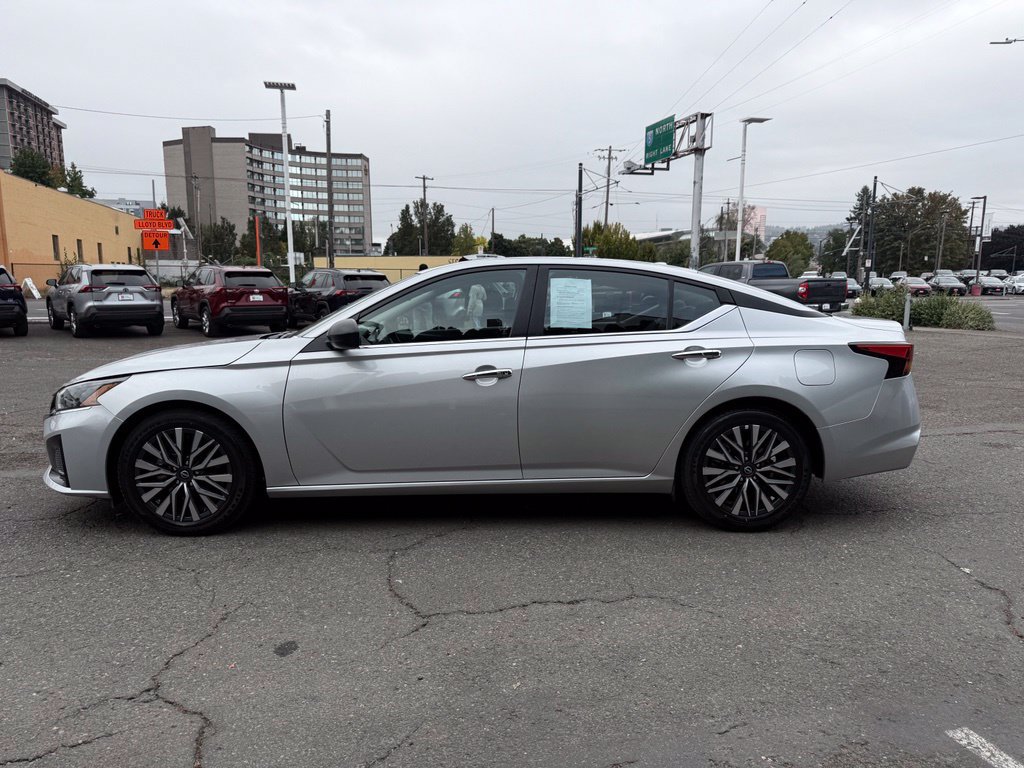 Used 2025 Nissan Altima 2.5 SV FWD image 5