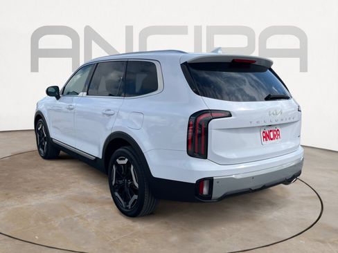 Used 2023 Kia Telluride EX w/ EX Captain's Chair Package AWD/4WD image 8