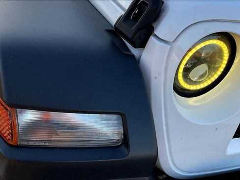 Used 2020 Jeep Wrangler Sport image 29