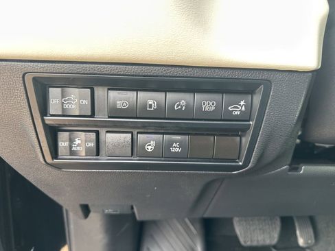 Used 2024 Toyota Tundra Capstone AWD/4WD image 16