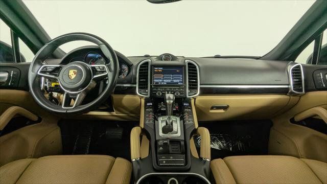 Used 2016 Porsche Cayenne w/ Premium Package AWD/4WD image 24