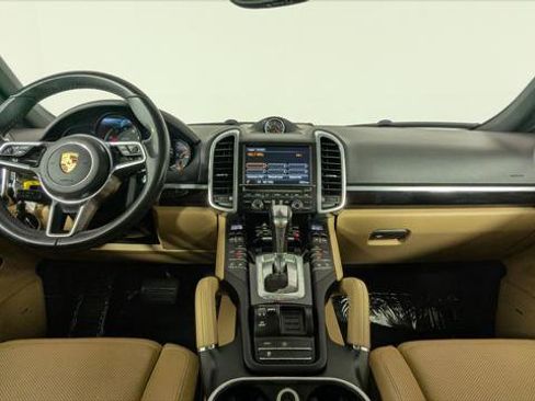 Used 2016 Porsche Cayenne w/ Premium Package AWD/4WD image 24