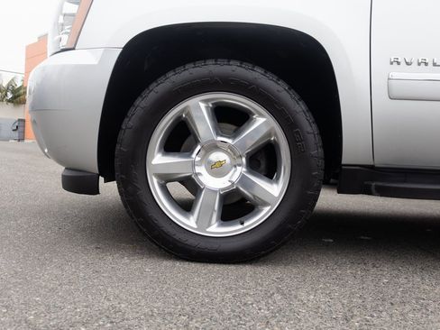 Used 2013 Chevrolet Avalanche LTZ image 9