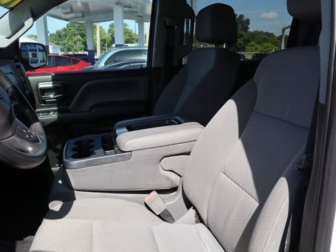 Used 2018 Chevrolet Silverado 1500 Custom w/ Custom Value Package AWD/4WD image 9