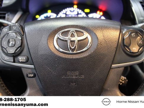Used 2014 Toyota Camry SE w/ Moonroof Package FWD image 12