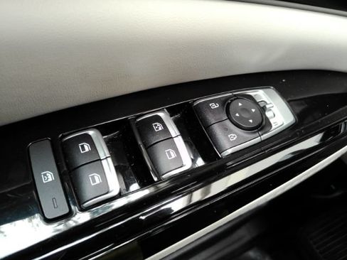 Used 2024 Kia Carnival EX FWD image 41