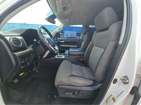 Used 2018 Toyota Tundra SR5 w/ SR5 Upgrade Package image 4