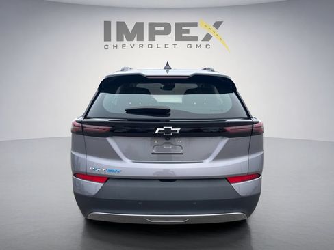 Used 2022 Chevrolet Bolt EUV LT w/ Convenience Package FWD image 4
