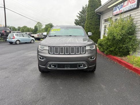 Used 2017 Jeep Grand Cherokee Overland w/ Jeep Active Safety Group AWD/4WD image 4