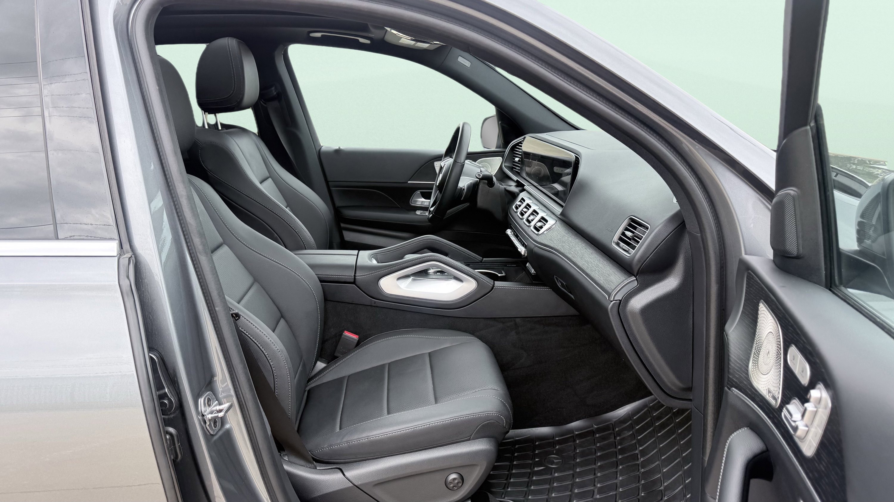 Used 2025 Mercedes-Benz GLE 450e 4MATIC image 49