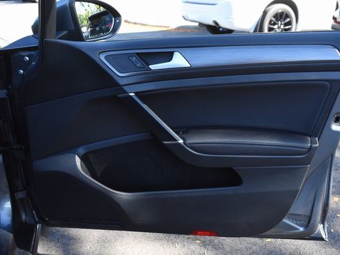 Used 2021 Volkswagen Golf 4-Door image 24