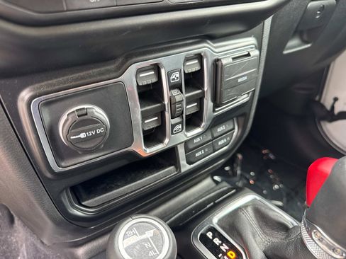 Certified 2021 Jeep Wrangler Unlimited Sahara AWD/4WD image 23
