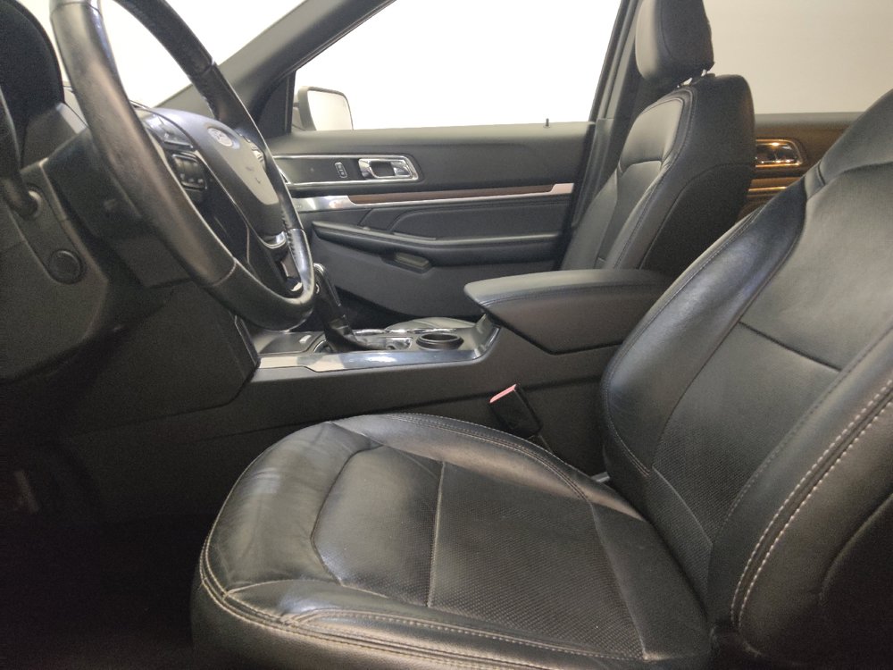 Used 2019 Ford Explorer Limited w/ Class III Trailer Tow Package FWD image 17