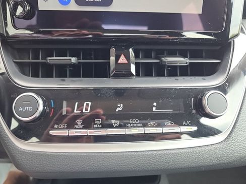 Used 2025 Toyota Corolla LE FWD image 24