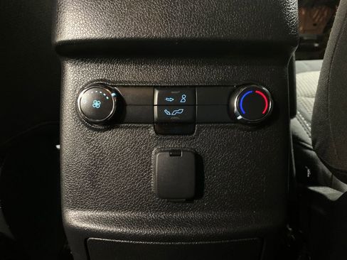 Used 2018 Ford Explorer XLT image 17