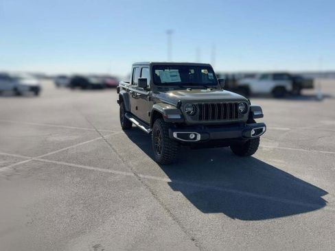 New 2026 Jeep Gladiator Sport image 17