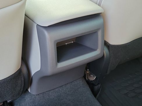 Used 2024 Toyota Camry SE image 14