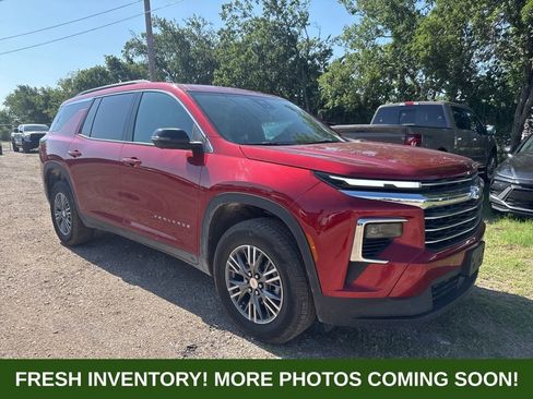 Used 2025 Chevrolet Traverse LT w/ Driver Confidence Package FWD image 1